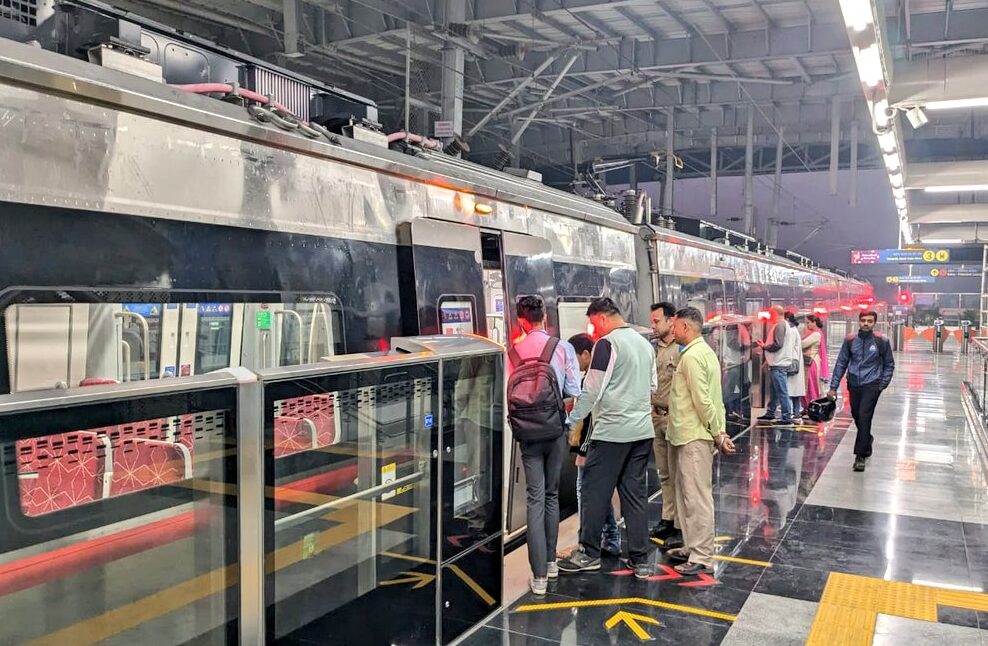 Over 10,000 Passengers Celebrate Namo Bharat Trains: A Commuter's Delight on the Delhi-Meerut RRTS Corridor